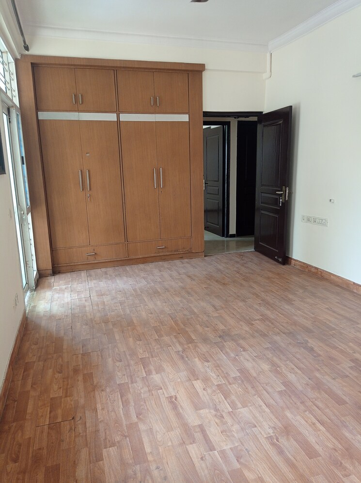 Room, vaibhav khand 4 Bedroom 2200 Sq.Ft. Apartment In Vaibhav Khand Ghaziabad 8503472