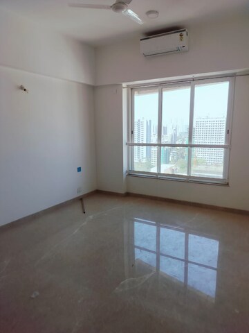 Room in 3 BHK Apartment at Kalpataru Radiance, Goregaon West – for Rent
