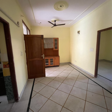 Room in 2 BHK Builder Floor at YK Homes, Sector 42 – for Rent