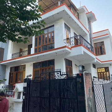 2 BHK Independent House For Rent in Acacia Estate, Alpha 1 Greater Noida