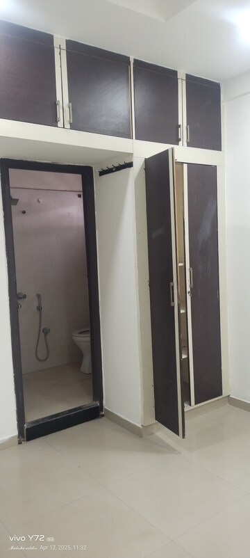 Room in 3 BHK Apartment at Pavani Laxmi Nivas, Madhapur – for Rent