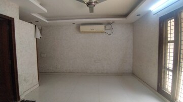 Room in 5 BHK Independent House at Banjara Hills – for Rent