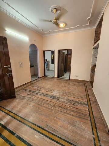 Room in 3 BHK Independent House at Chattarpur – for Rent