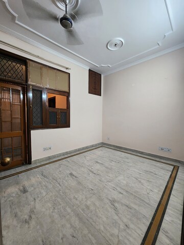 Room in 3 BHK Independent House at Chattarpur – for Rent