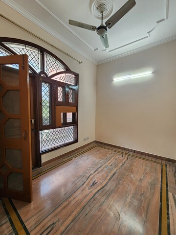 Room in 3 BHK Independent House at Chattarpur – for Rent