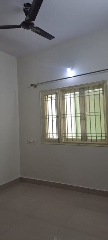 Room in 2 BHK Builder Floor at Koramangala – for Rent