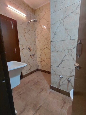 Attached Bathroom in 2 BHK Apartment at Janakpuri – for Rent