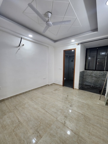 Room in 3 BHK Builder Floor at Chattarpur – for Rent