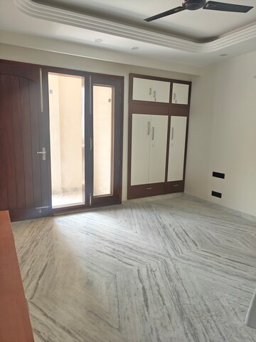 Room in 3.5 BHK Builder Floor at Sushant Tower, Sector 56 – for Rent
