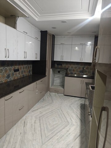 Kitchen in 3.5 BHK Builder Floor at Sushant Tower, Sector 56 – for Rent