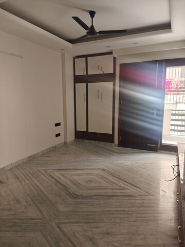 Room in 3.5 BHK Builder Floor at Sushant Tower, Sector 56 – for Rent