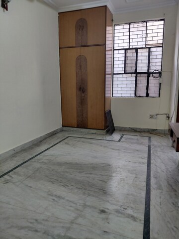 Room in 2 BHK Apartment at Janakpuri – for Rent