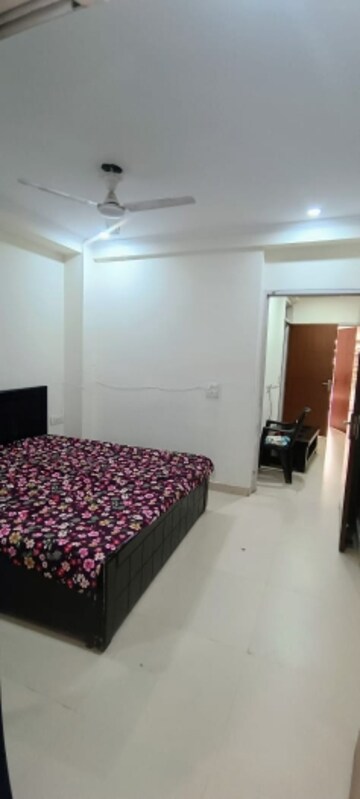 Room in 2 BHK Builder Floor at Sector 27 – for Rent