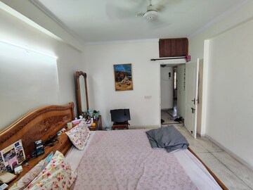 Room in 2 BHK Builder Floor at South City 2 – for Rent