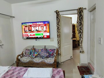 Room in 2 BHK Builder Floor at South City 2 – for Rent