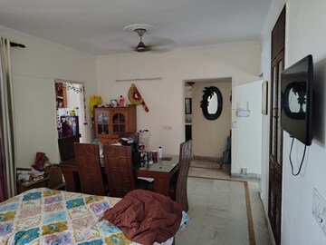 Room in 2 BHK Builder Floor at South City 2 – for Rent