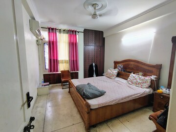 Room in 2 BHK Builder Floor at South City 2 – for Rent