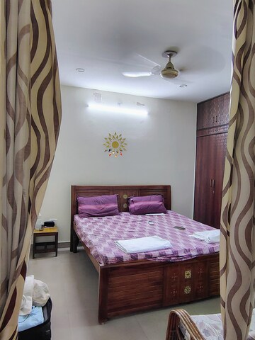 Room in 2 BHK Builder Floor at South City 2 – for Rent