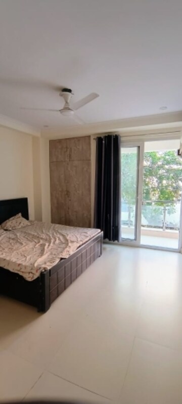 Room in 2 BHK Builder Floor at Sector 27 – for Rent