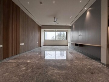 Room in 4 BHK Apartment at Indiabulls Blu, Worli – for Rent