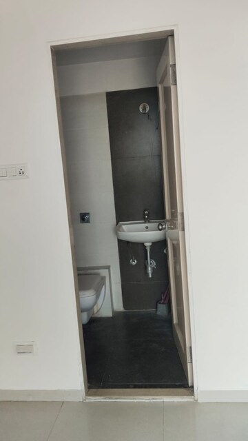 Room in 2 BHK Apartment at Vijay Residency Phase III, Kavesar – for Rent