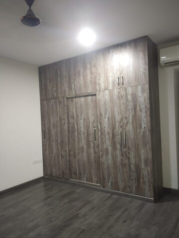 Room in 4 BHK Apartment at Tata Primanti-Executive Apartments, Sector 72 – for Rent