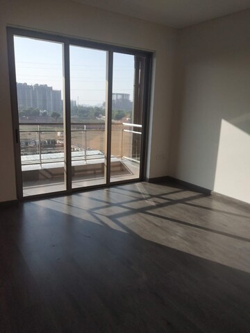 Room in 4 BHK Apartment at Tata Primanti-Executive Apartments, Sector 72 – for Rent