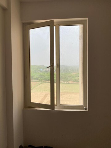 Room in 2 BHK Apartment at Ansal Height 86, Sector 86 – for Rent