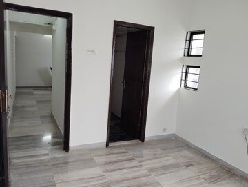 Room in 3 BHK Apartment at Meenakshi Apartment, Goregaon East – for Rent