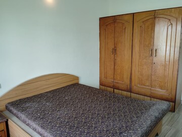 Room in 3 BHK Apartment at Meenakshi Apartment, Goregaon East – for Rent