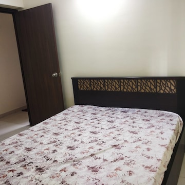 Room in 2 BHK Apartment at Sadguru Garden CHS, Ghodbunder Road – for Rent