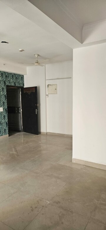 Room in 2 BHK Apartment at Proview Officer City 2, Raj Nagar Extension – for Rent