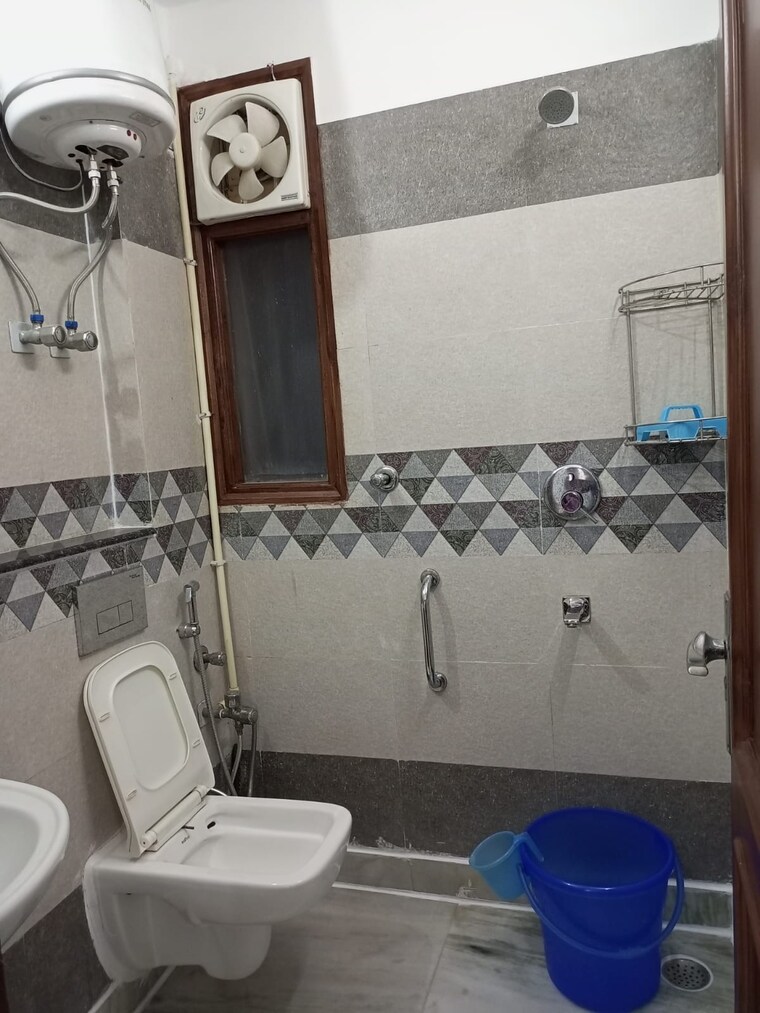 Attached Bathroom, saket 1 Bedroom 415 Sq.Ft. Builder Floor In Saket Delhi 8503910
