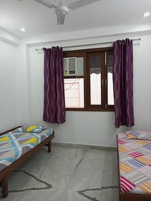 Room in 1 BHK Builder Floor at Saket – for Rent
