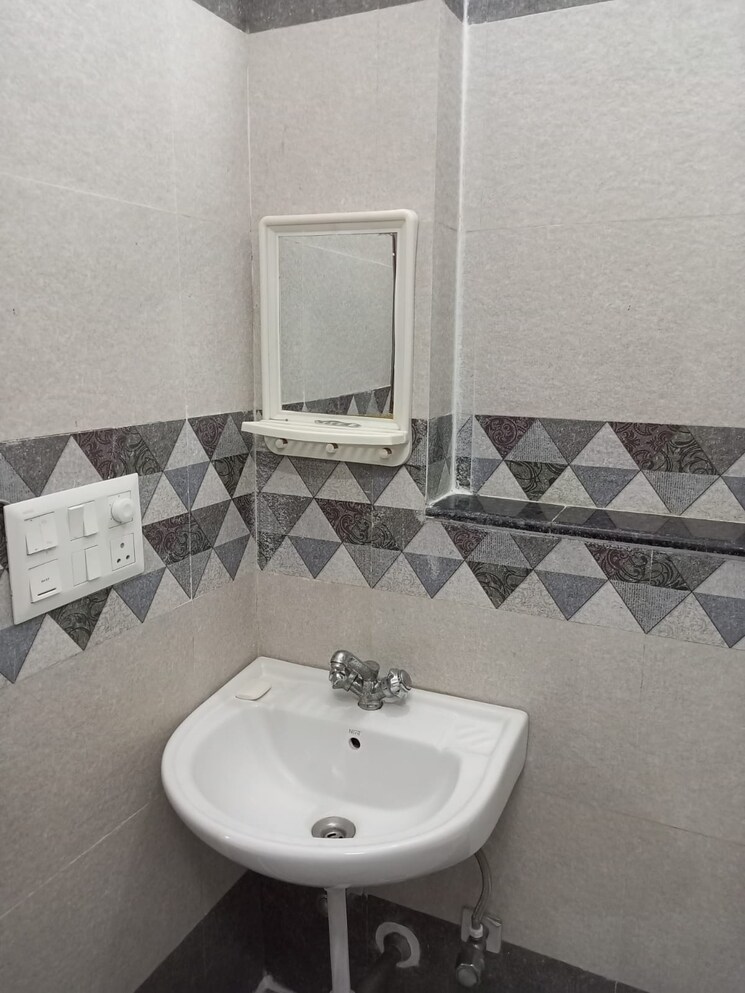 Attached Bathroom, saket 1 Bedroom 415 Sq.Ft. Builder Floor In Saket Delhi 8503910