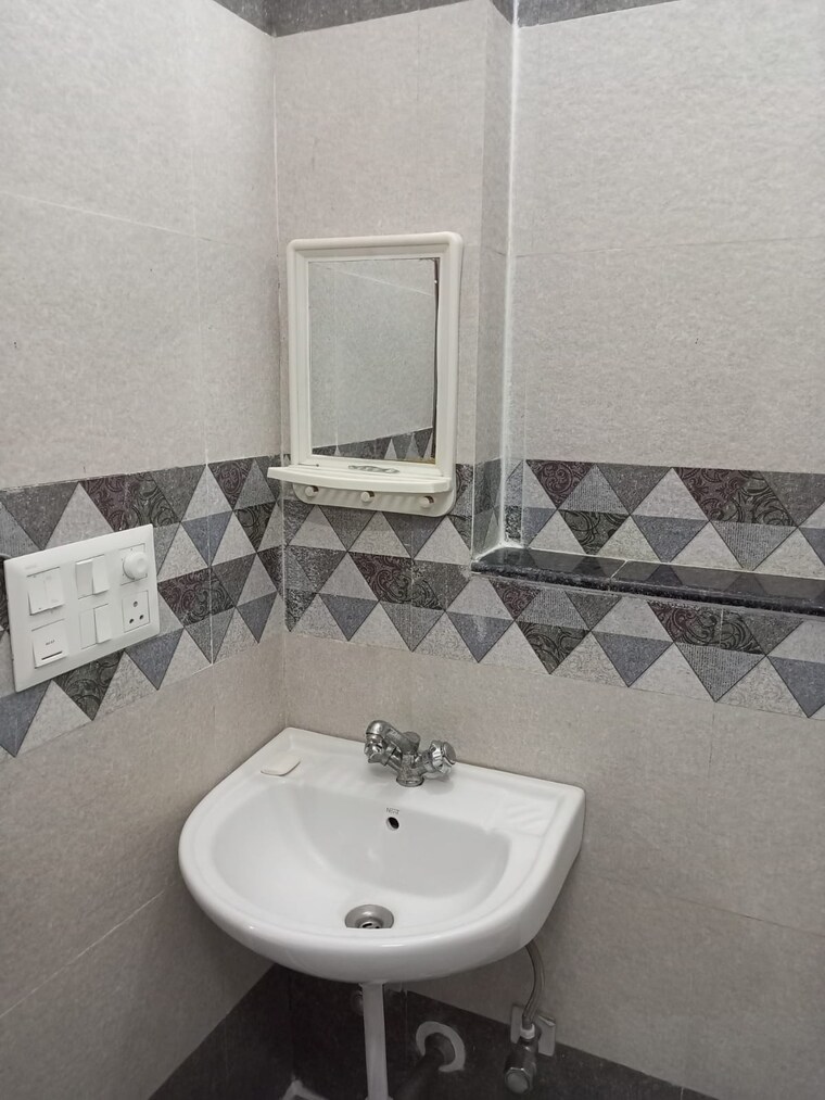 Attached Bathroom, saket 1 Bedroom 415 Sq.Ft. Builder Floor In Saket Delhi 8503910