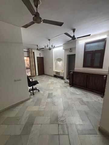 Room in 2 BHK Builder Floor at Dlf City Phase 3 – for Rent