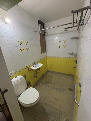 Attached Bathroom in 2 BHK Builder Floor at Dlf City Phase 3 – for Rent