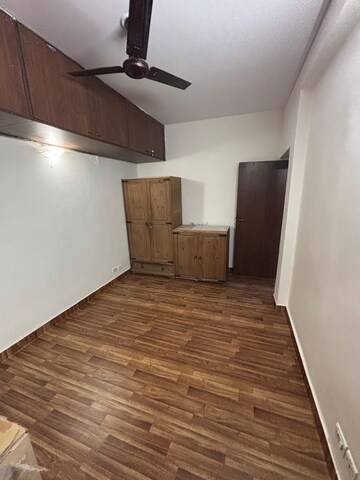 Room in 2 BHK Builder Floor at Dlf City Phase 3 – for Rent