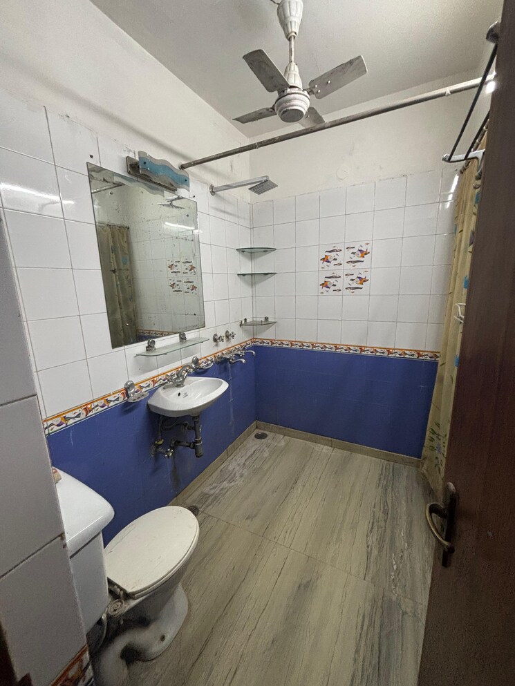 Attached Bathroom, dlf city phase 3 2 Bedroom 150 Sq.Yd. Builder Floor In Dlf City Phase 3 Gurgaon 8503920