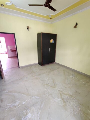Room in 2 BHK Builder Floor at Sector 40 – for Rent