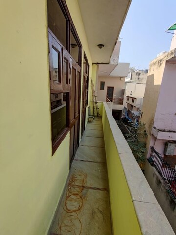 Balcony in 2 BHK Builder Floor at Sector 40 – for Rent