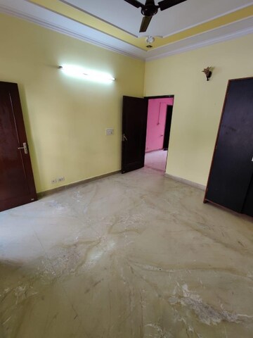 Room in 2 BHK Builder Floor at Sector 40 – for Rent