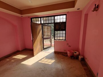 Room in 2 BHK Builder Floor at Sector 40 – for Rent