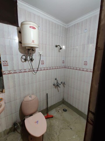 Attached Bathroom in 2 BHK Builder Floor at Sector 40 – for Rent