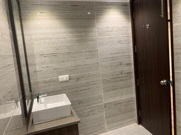  4 BHK Apartment at DLF Royale Residences, Dlf Phase I – for Rent