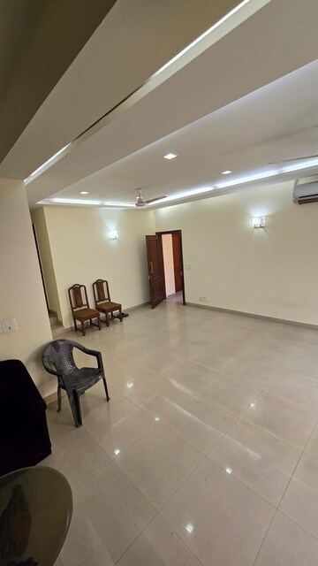 Room in 3 BHK Builder Floor at Gulmohar Park – for Rent