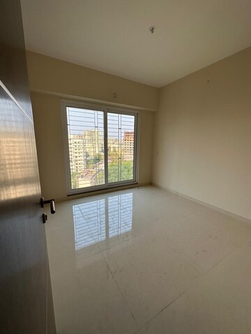 Room in 2.5 BHK Apartment at HDIL Metropolis Residences, Andheri West – for Rent