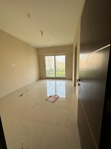 Room in 2.5 BHK Apartment at HDIL Metropolis Residences, Andheri West – for Rent