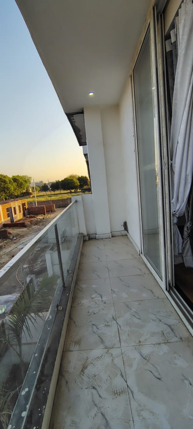 Balcony, roza jalalpur 3 Bedroom 90 Sq.Yd. Villa In Roza Jalalpur Greater Noida 8504167